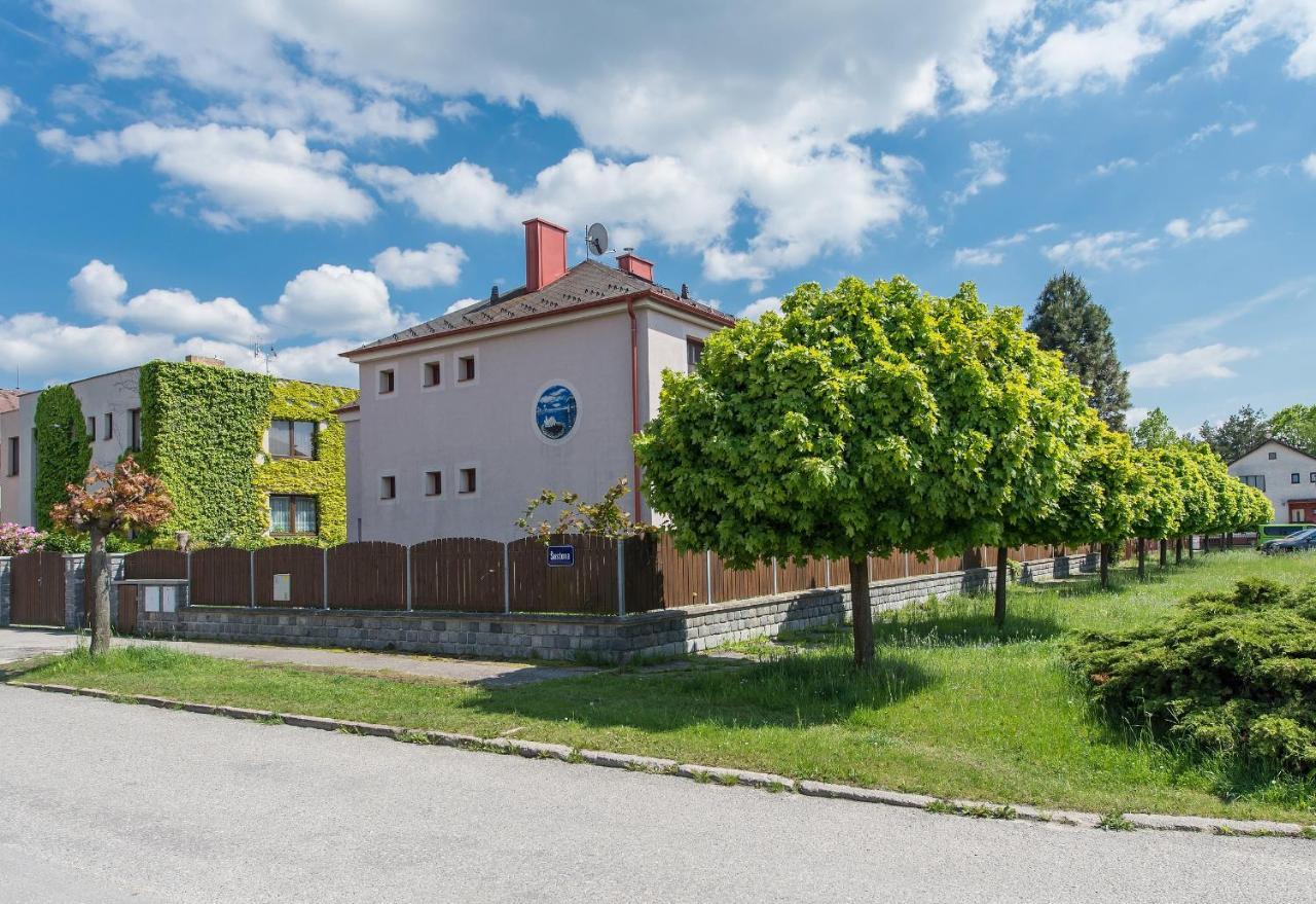 Penzion Leknin Trzeboń Zewnętrze zdjęcie